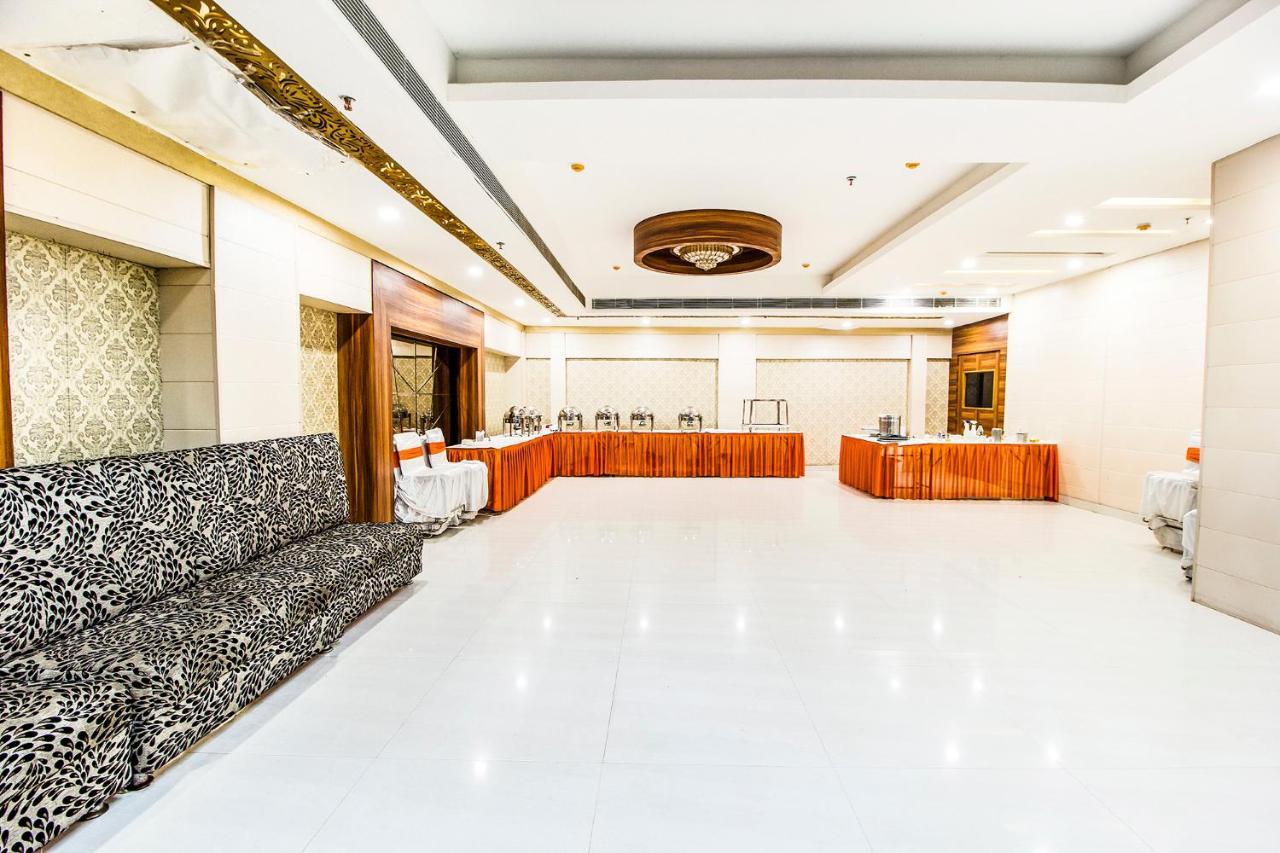 Fabhotel Le Monarque Chandigarh Exterior photo
